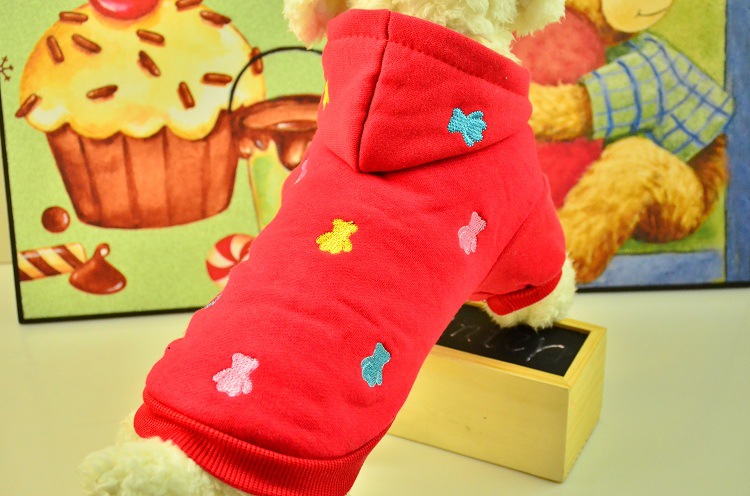 Wholesale of new autumn and winter styles of Yabei CWQ in 2015, including colorful hoodies, winter clothes, dog clothes, accessories and pet supplies Application Scenario