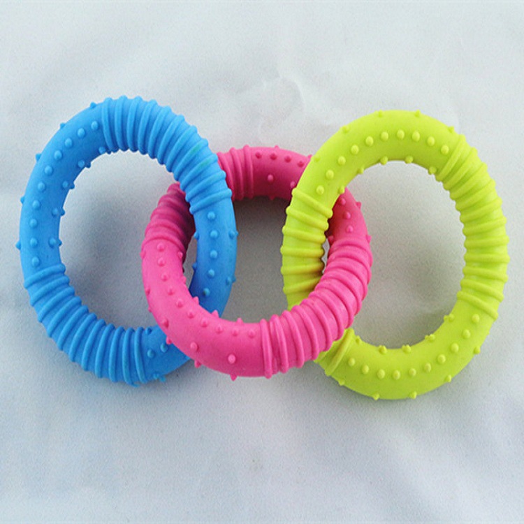 Threaded three-ring three-color TPR rubber pet bite resistant rubber toy, environmentally friendly and non-toxic dog toy products