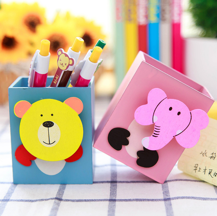 A multi-functional, fashionable, cartoon and cute solid wood pen holder for creative students in South Korea Application Scenario