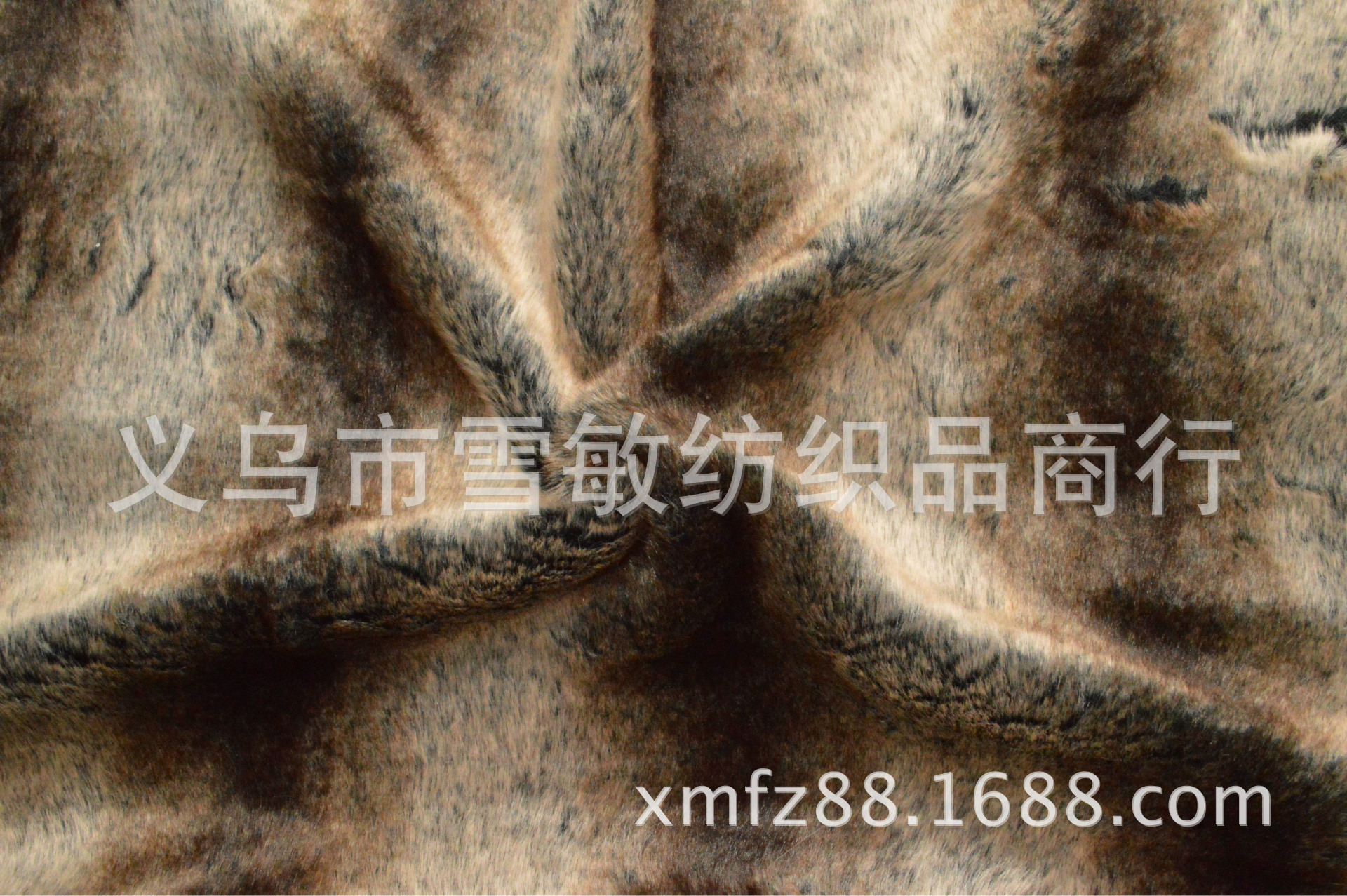 Three-color printed artificial fur velvet fabric factory direct sales, Cixi plush background fabric counter fabric
