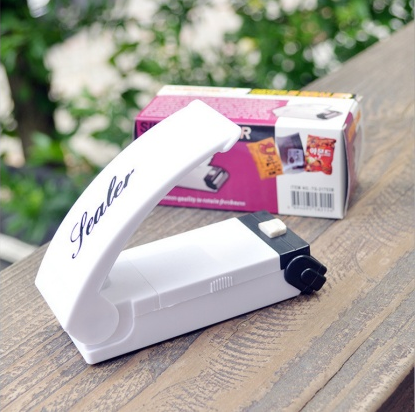 Snack mini sealing machine, household plastic bag sealing machine, hand press heat sealing machine Application Scenario