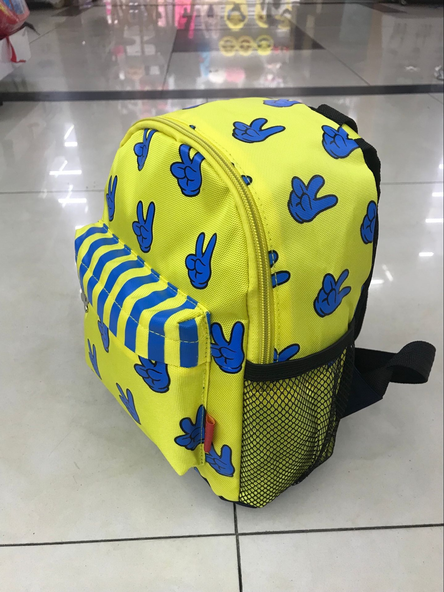 "Love Dance Children's Backpack, 2.6-year-old Finger Cartoon Student Preschool Bag for kindergarten. Application Scenario