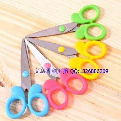 Students cut haircuts, stationery, utility knives and tool knives details Picture