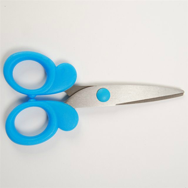 Students cut haircuts, stationery, utility knives and tool knives full figure