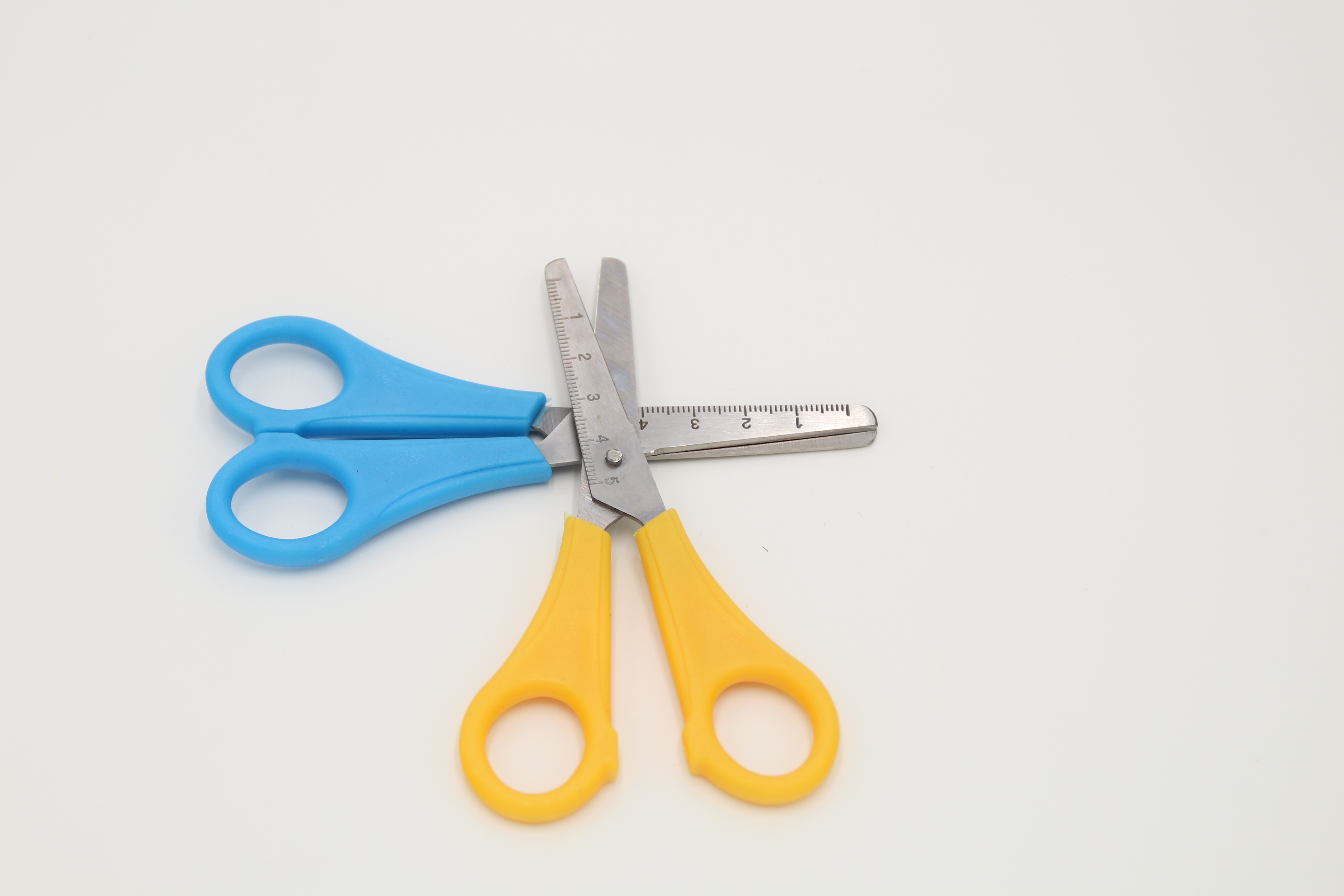 Students cut office scissors, paper-cutting knives and plastic scissors Specification drawing
