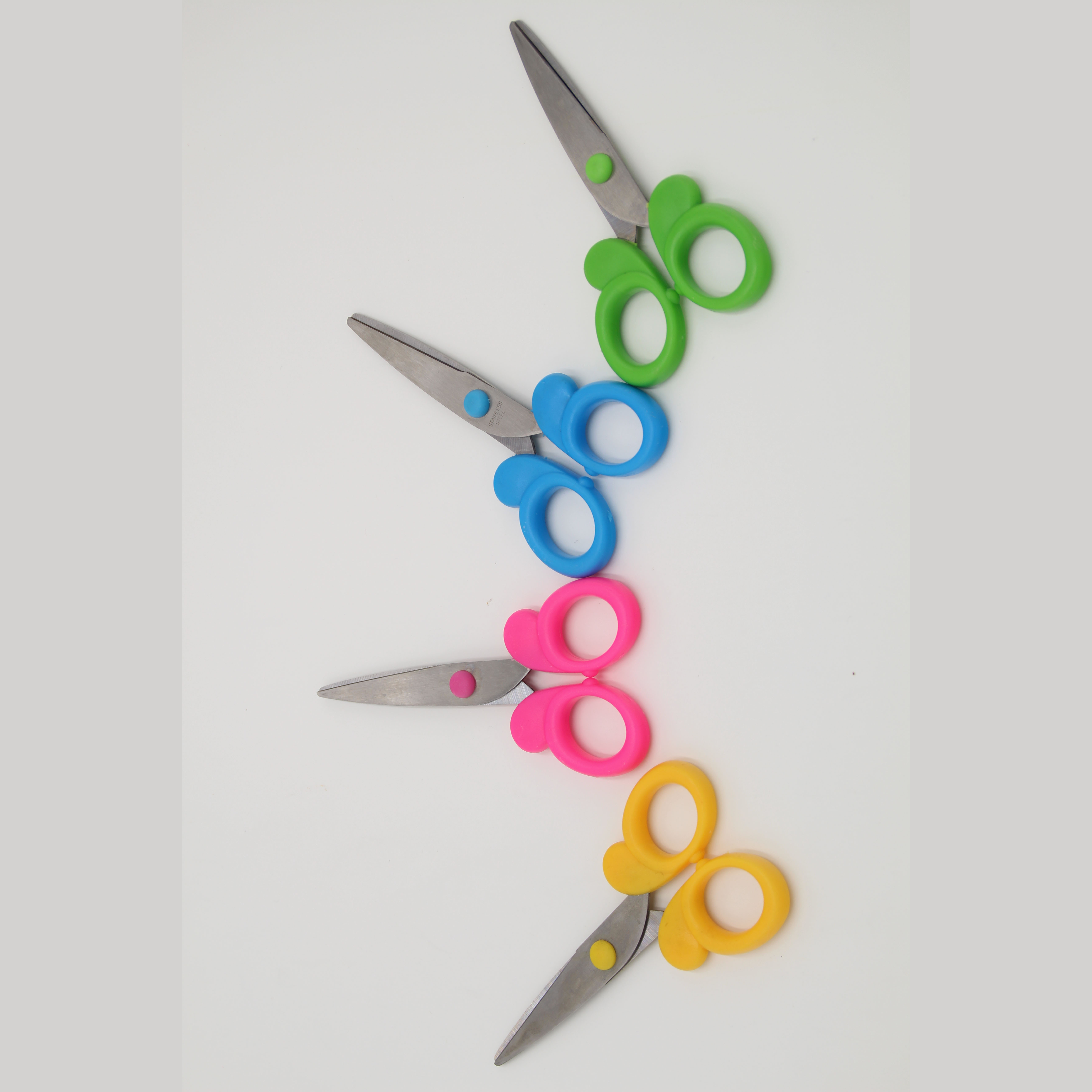 Students cut haircuts, stationery, utility knives and tool knives Application Scenario