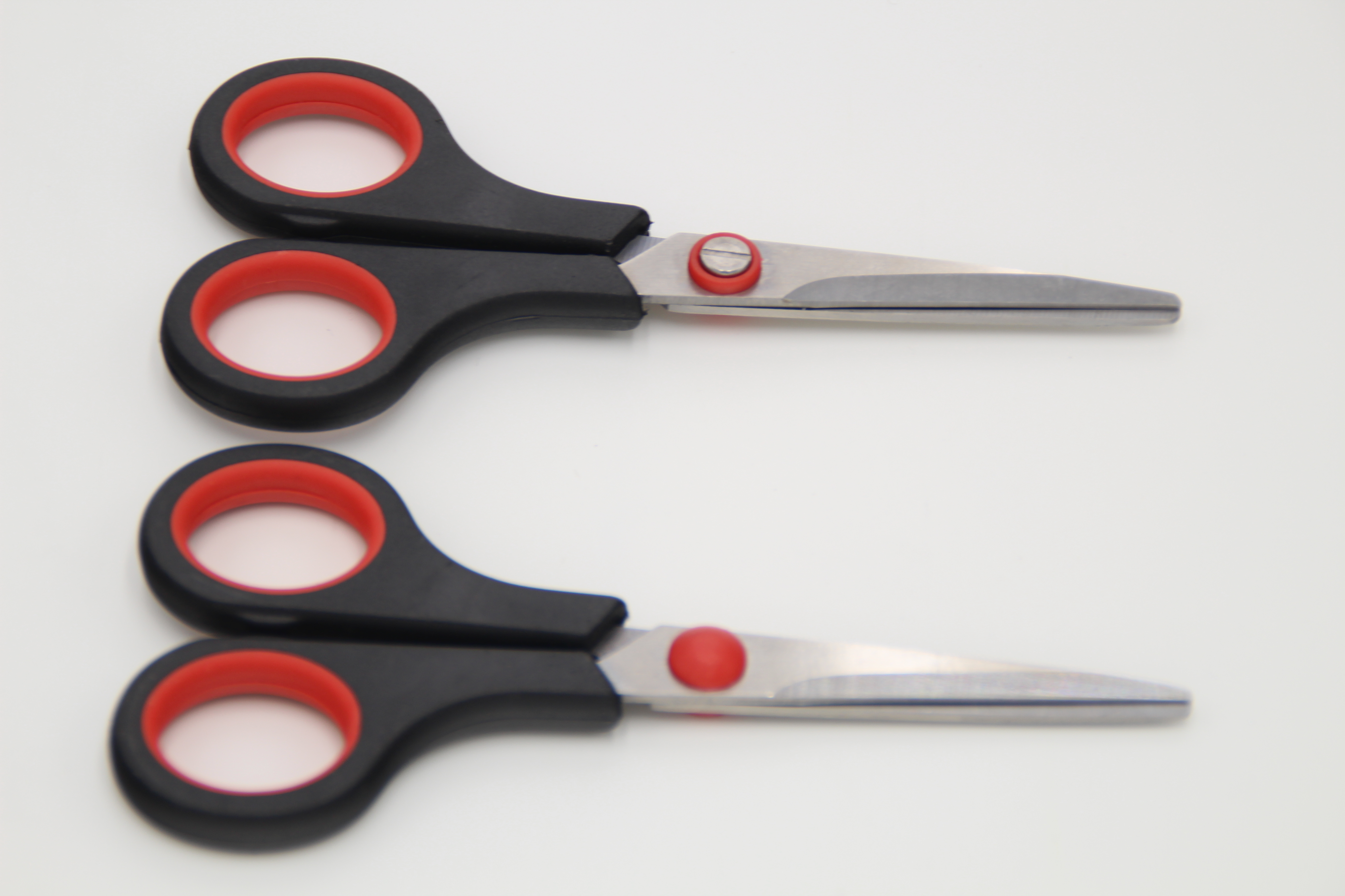 Student scissors, office scissors, stainless steel student scissors, office knife scissors, rubber plastic stainless steel student scissors Application Scenario