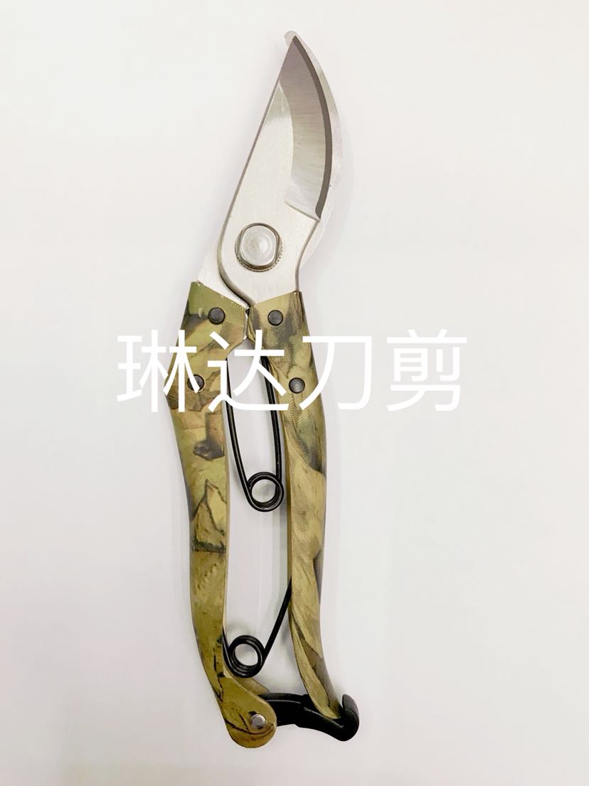 Send a spare spring to the camo garden clipper