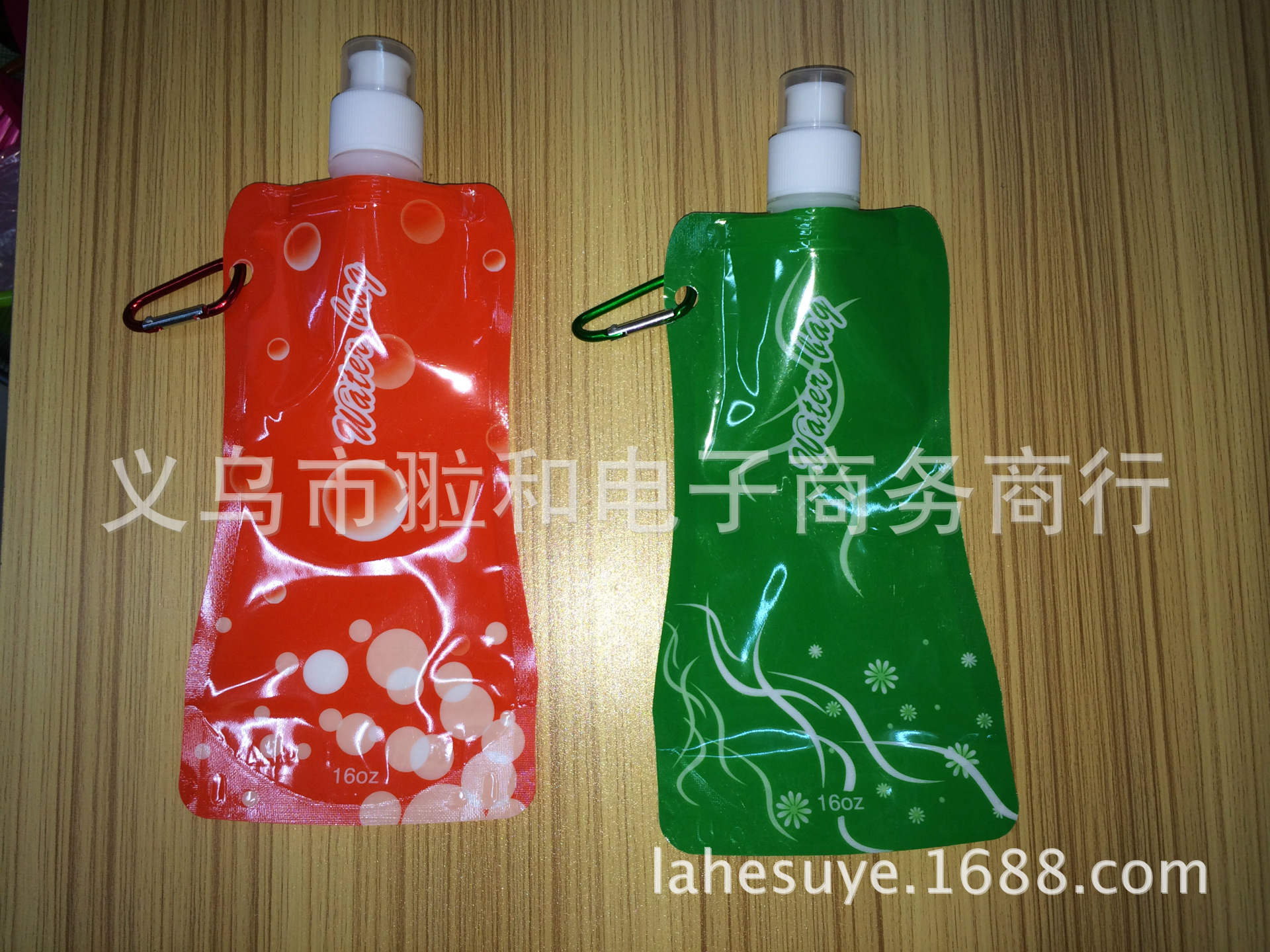便携登山扣户外环保折叠水壶袋 运动水袋折叠水袋 便携式水袋产品图