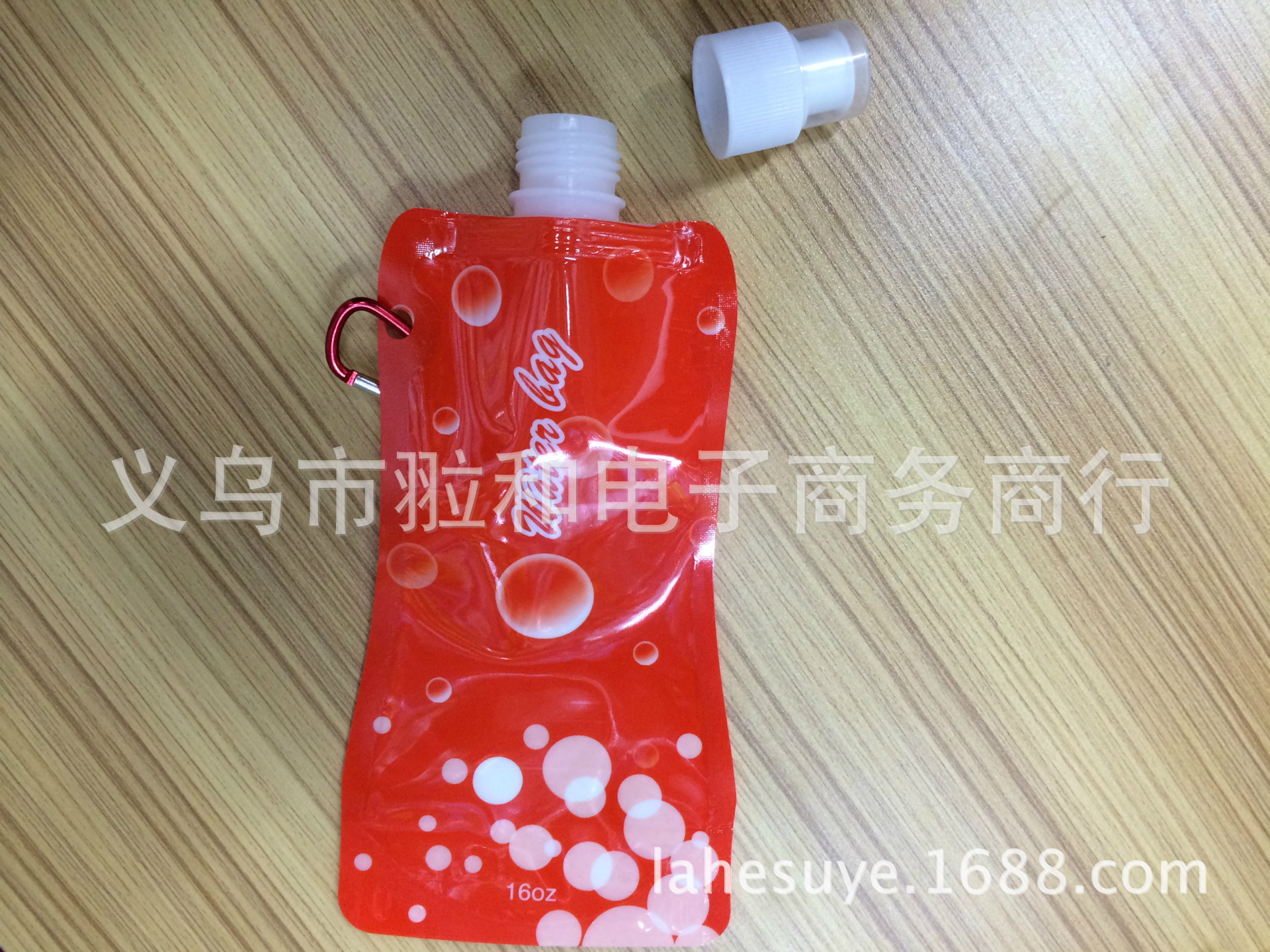 便携登山扣户外环保折叠水壶袋 运动水袋折叠水袋 便携式水袋细节图