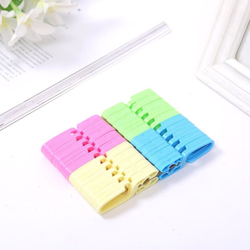 厂家直销家用塑料夹子 创意款防风袜子夹子 小号内衣裤子晾晒夹产品图