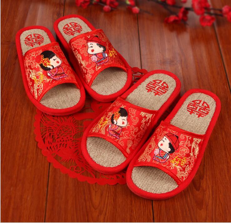 Wedding supplies, couple slippers, embroidered couple husband and wife red slippers, wholesale festive items Specification image