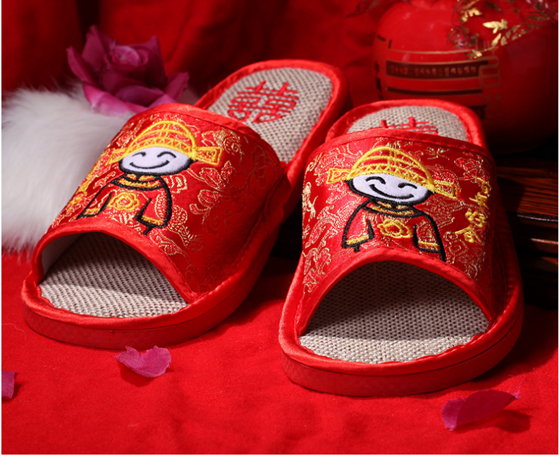 Wedding supplies, couple slippers, embroidered couple husband and wife red slippers, wholesale festive items Wedding supplies, couple slippers, embroidered couple husband and wife red slippers, wholesale festive items