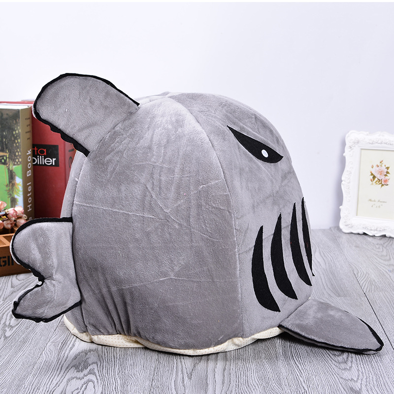 High-quality pet beds, comfortable and warm, shark-shaped dog beds and cat beds, detachable and washable bed pads wholesale Application Scenario