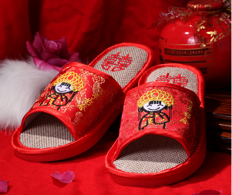 Wedding supplies, couple slippers, embroidered couple husband and wife red slippers, wholesale festive items details Picture