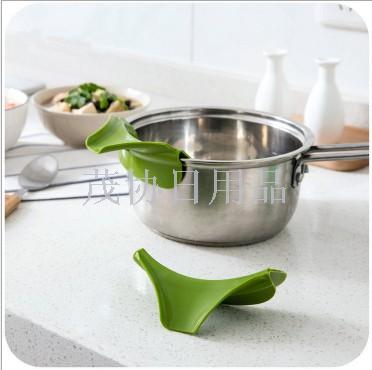 Anti-spill pan edge deflector Silicone funnel anti-spill pan edge drainage device