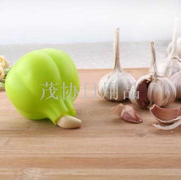 Garlic Peeler creative kitchen tool Food grade silicone soft garlic peeler garlic peeling tools