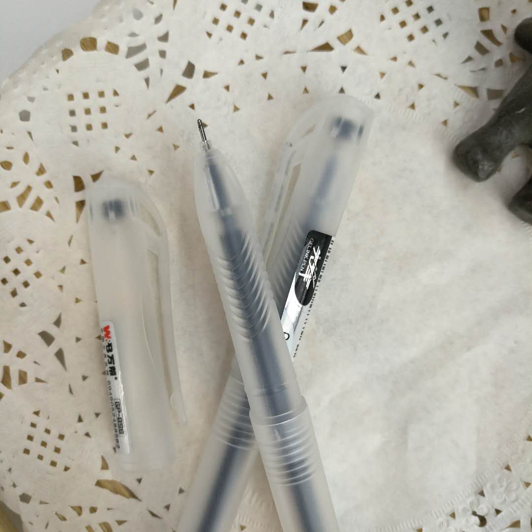 Wanbang 3588 2 card-type office and student gel pens with black tungsten carbide tips, 0.55mm Application Scenario