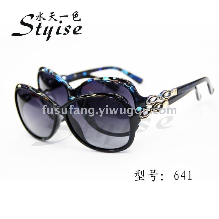styise现货镂空大框经典百搭 女士偏光墨镜 新款太阳眼镜 641产品图