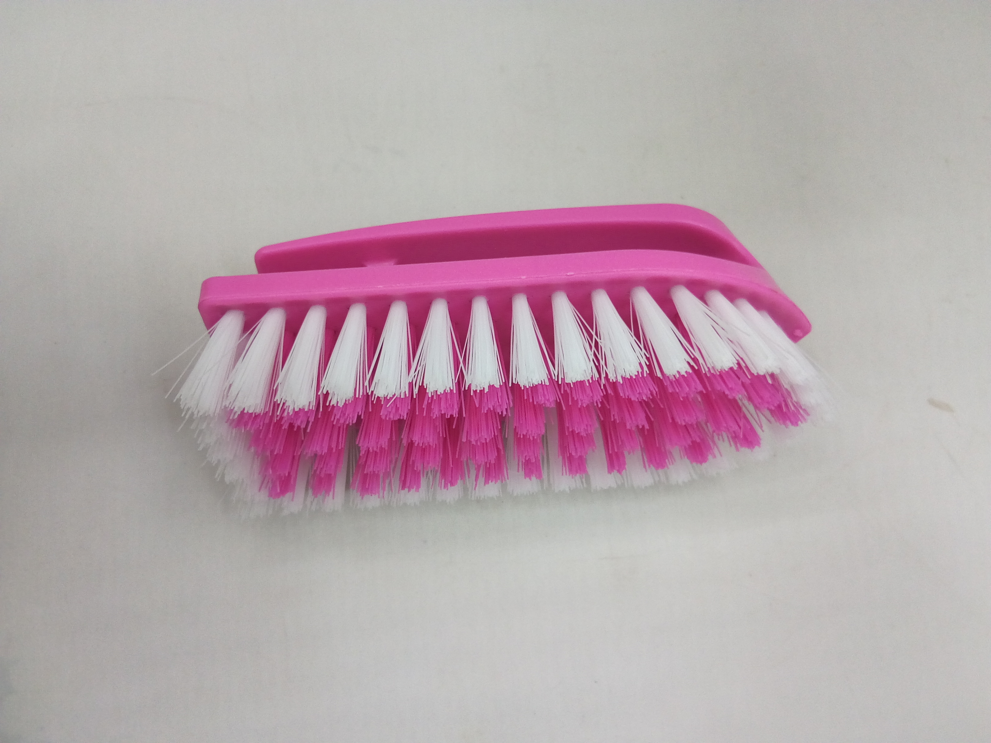 Factory direct sales of multi-functional high-quality shoe brushes, plastic brushes, laundry brushes, washbasin brushes, laundry shakers. 86-5212 Application Scenario