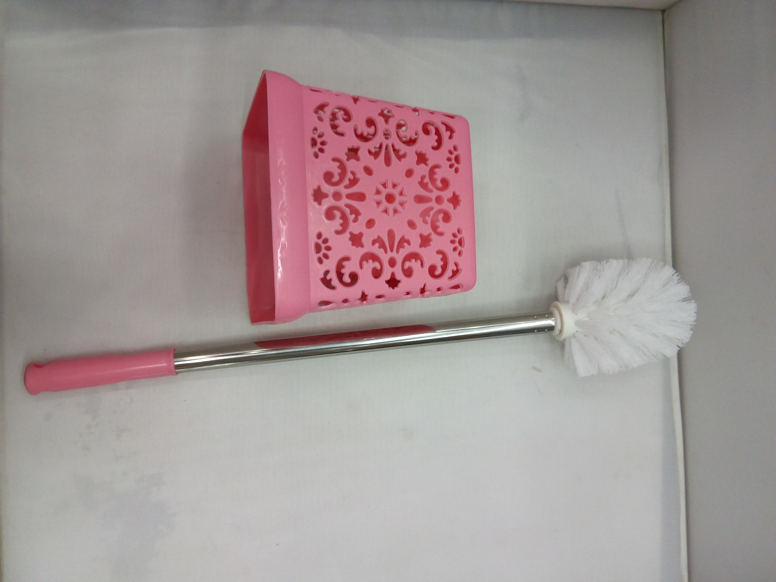 Toilet brush with carved and hollowed-out design and seat set, toilet cleaning brush, bathroom cleaning brush for washing the toilet Specification image