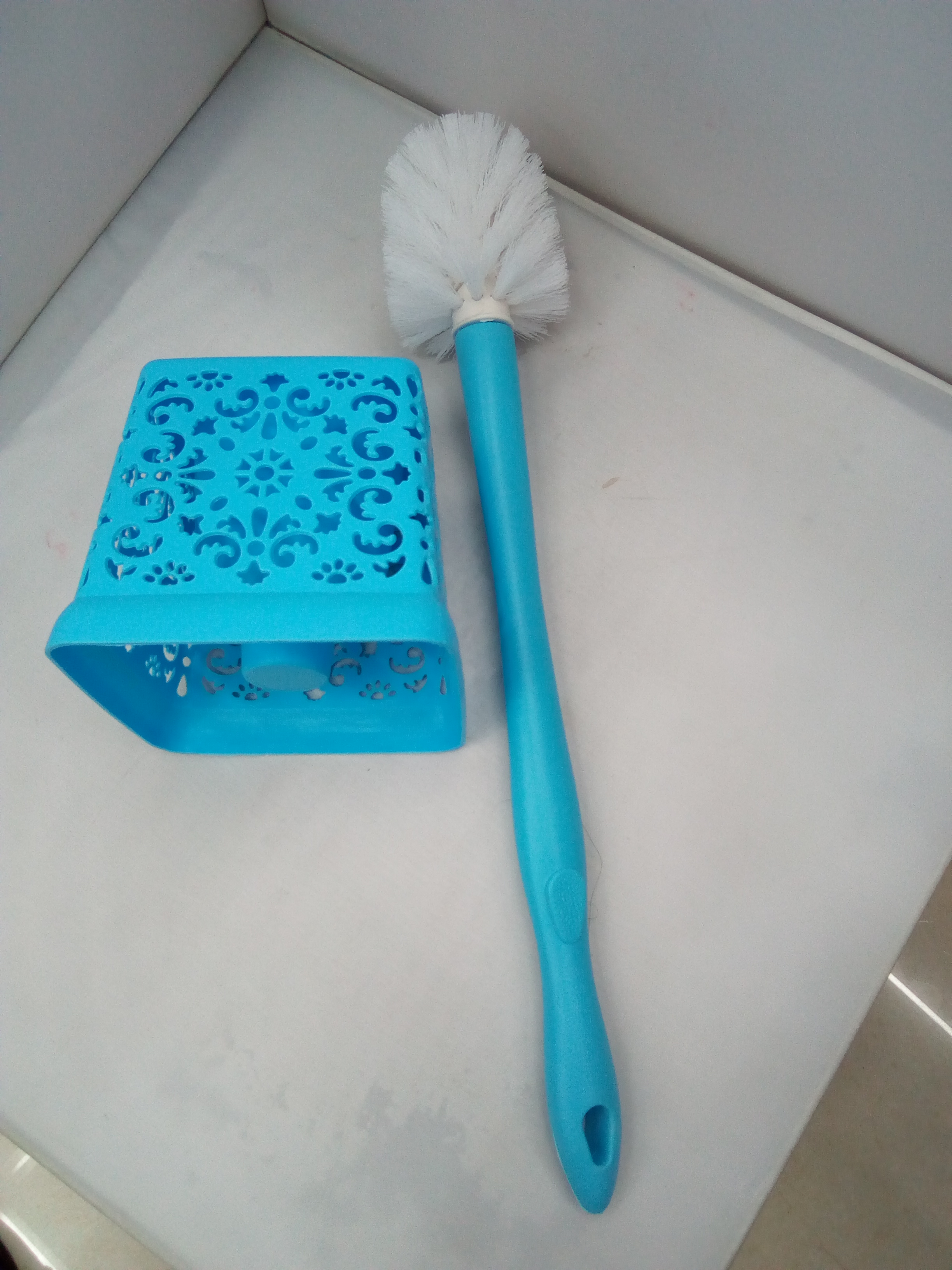 Toilet brush with carved and hollowed-out design and seat set, toilet cleaning brush, bathroom toilet bowl cleaning brush, no blind spots Specification image