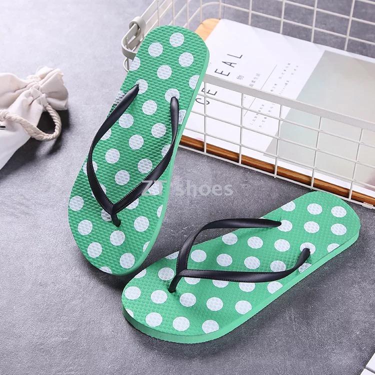 Custom-made simple and classic polka dot women's anti-slip beach slippers by the manufacturer Application Scenario