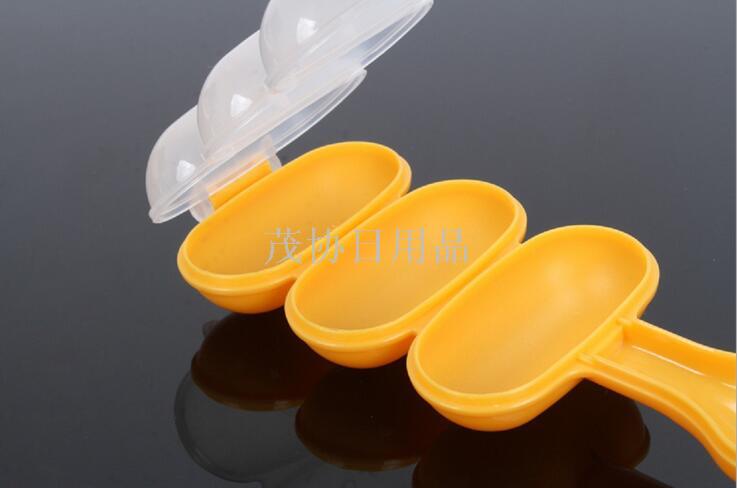 3D creative kitchen spherical sushi mold, convenient and simple rocking rice ball mold Application Scenario