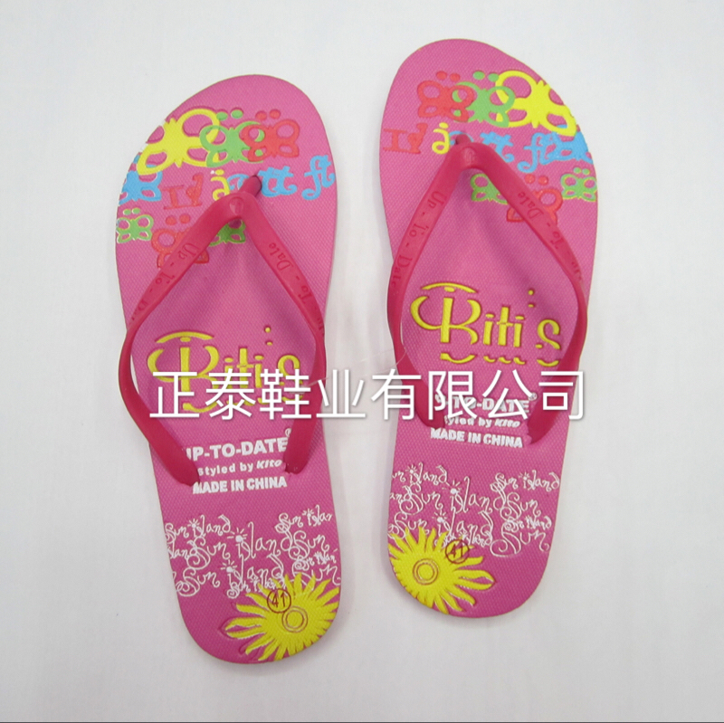 Custom-made simple lettered women's beach anti-slip flip-flops for outdoor wear by the manufacturer Application Scenario