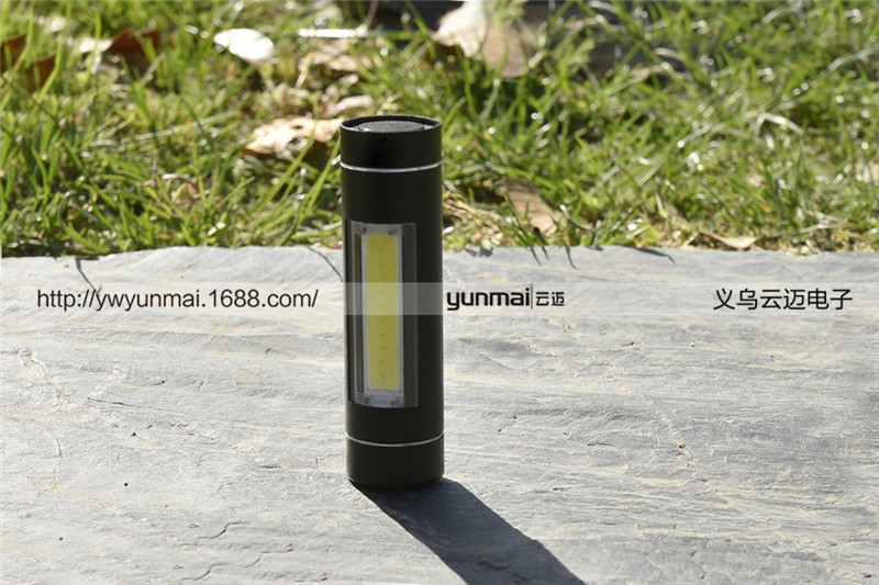 Crossover especial COB LED mini linterna LED con pen clip portátil mini linterna luz al aire libre Application Scenario