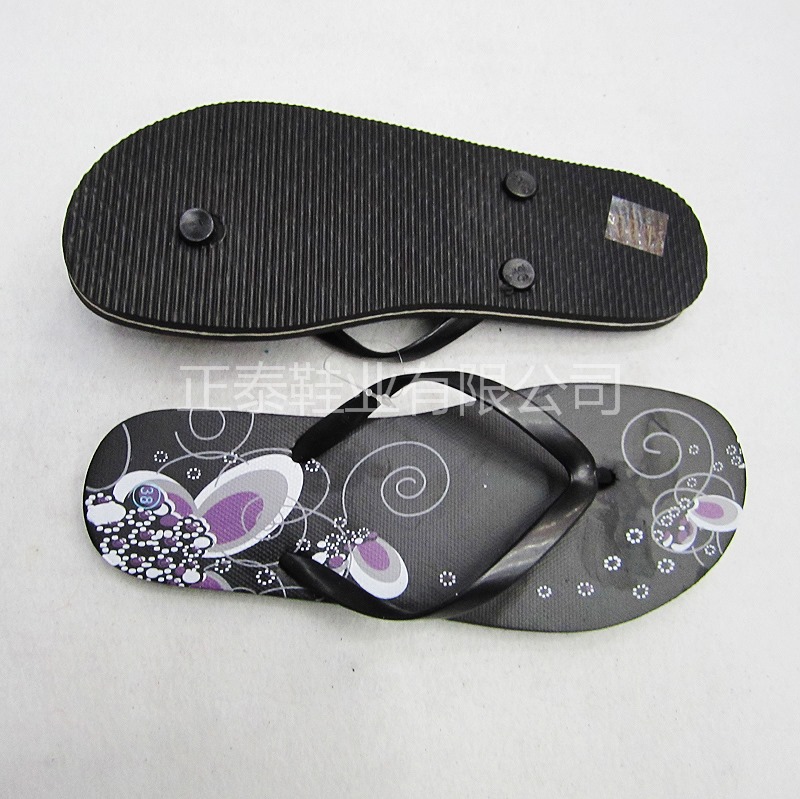 Wholesale of custom-made black printed women's flip-flops on the beach details Picture