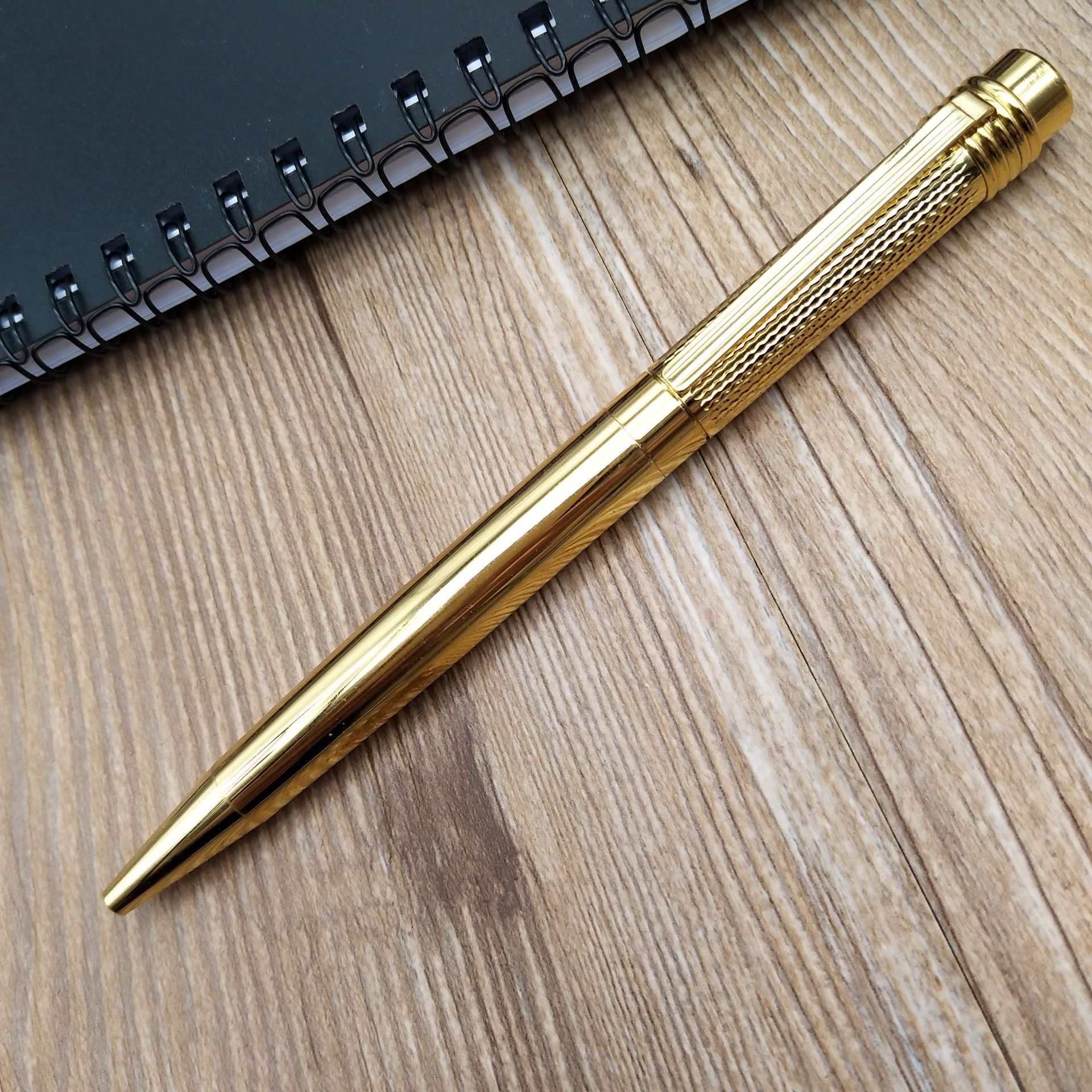 2018 new style factory direct sales of high-end rotary ballpoint pens, advertising gift pens, office pens, all-copper business metal details Picture