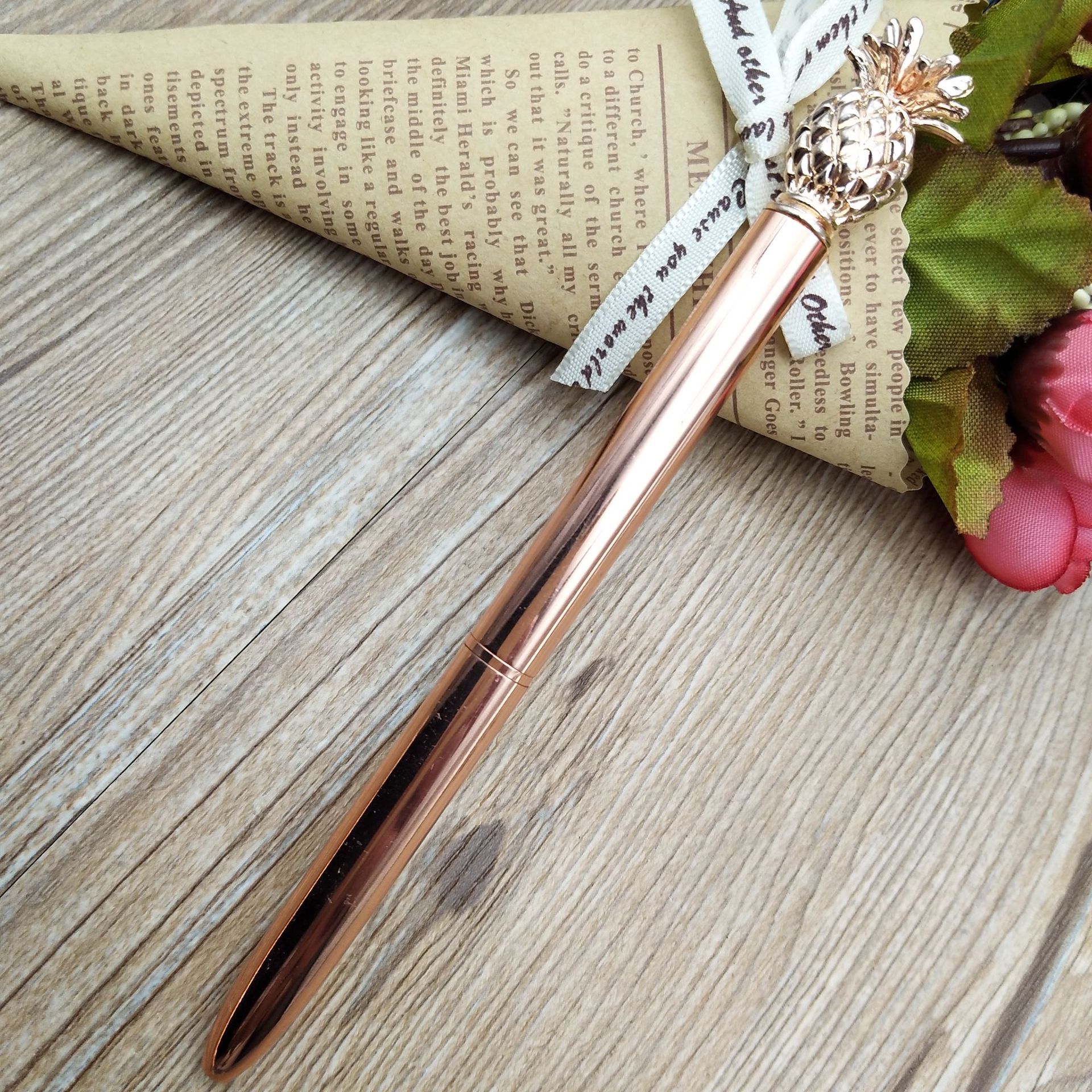 2018 New model factory direct sales Pineapple pen, large diamond pen, creative and cute student advertising gift pen Specification image