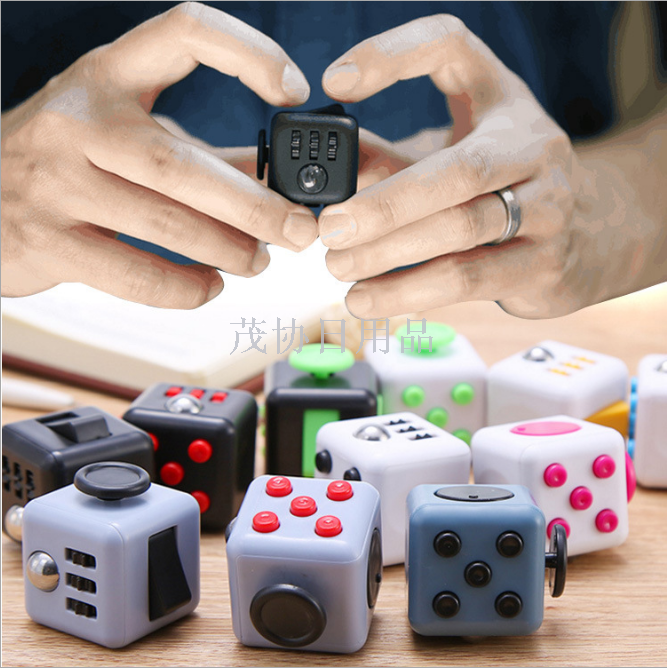 Fidget cube Decompress Rubik's Cube features copper switch with two silent buttons to decompress the cube