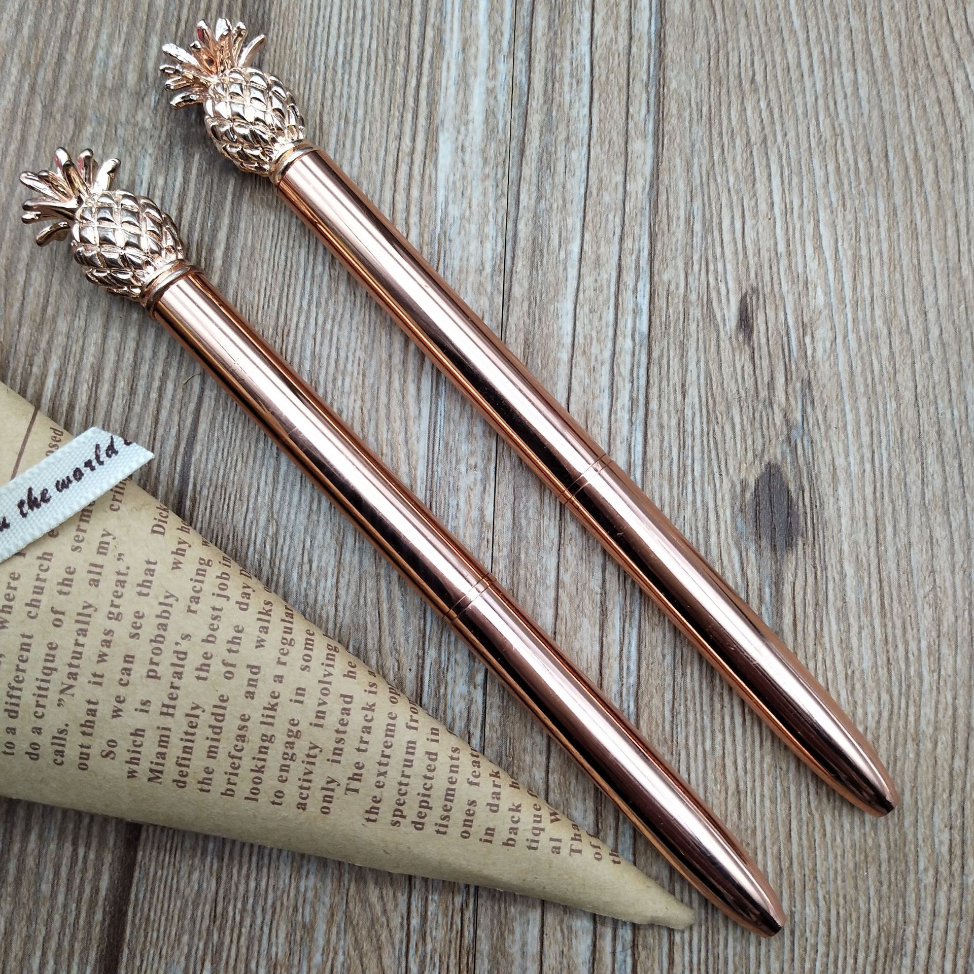 2018 New model factory direct sales Pineapple pen, large diamond pen, creative and cute student advertising gift pen