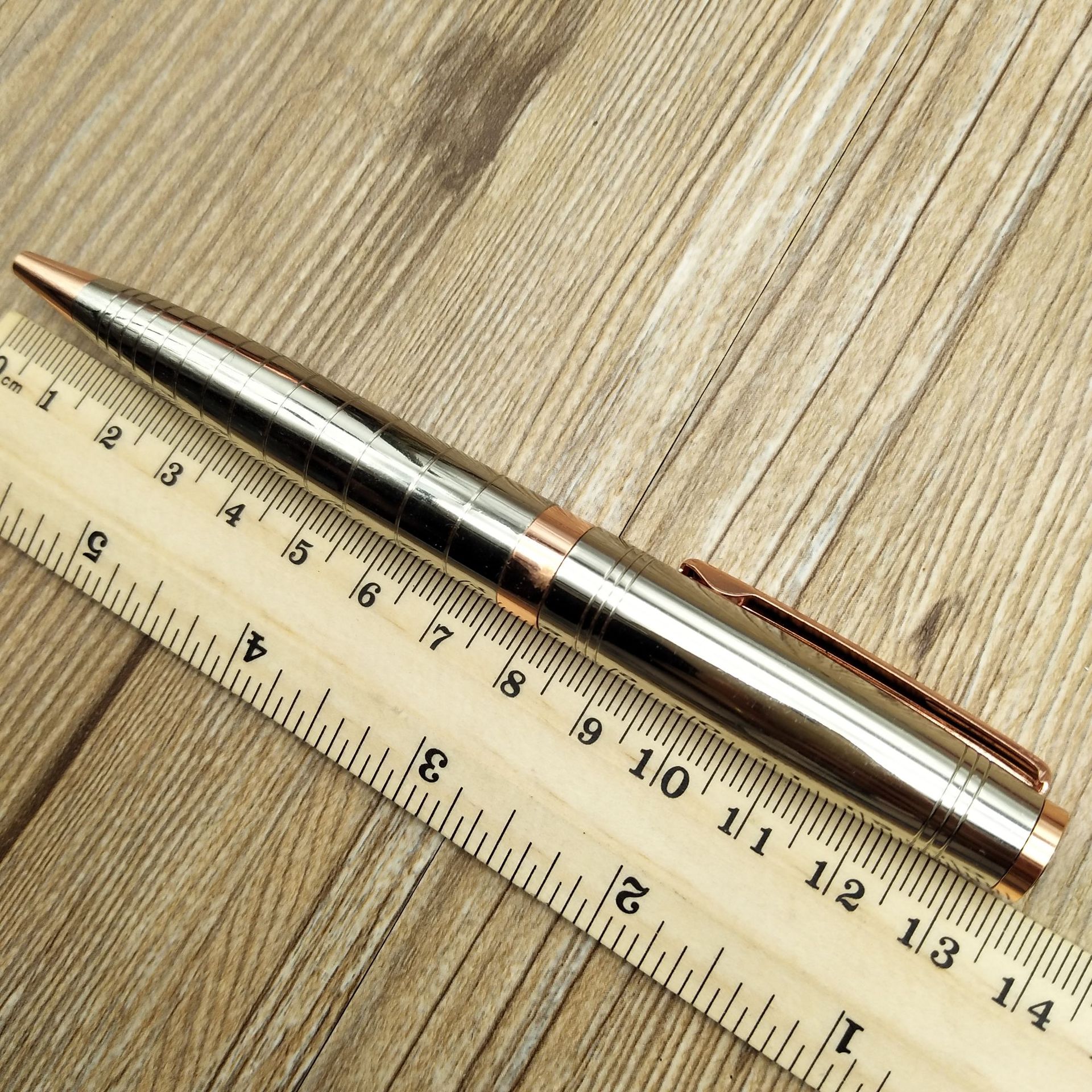 In 2018, custom-made metal ballpoint pens, signature beads, business creative advertising gift pens are available details Picture