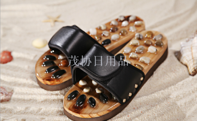 Pebble massage slippers for acupoints on the soles of feet, summer shoes for men and women, anti-slip and customizable Application Scenario