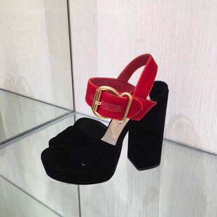 45外贸爆款红色凉鞋大码产品图