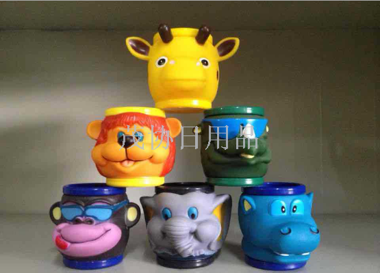 Factory direct sales 200mL cartoon cup 3D cup plastic cup vinyl cup