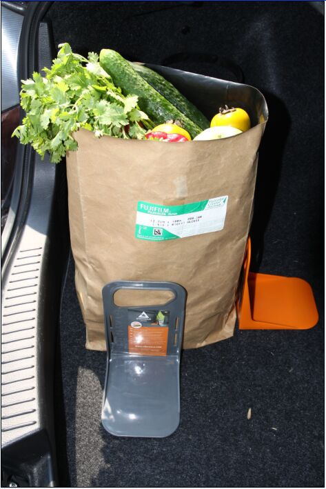 迷你汽车后备箱整理固定隔板。置物挡板