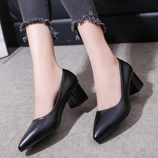 粗跟简单时装鞋女鞋产品图