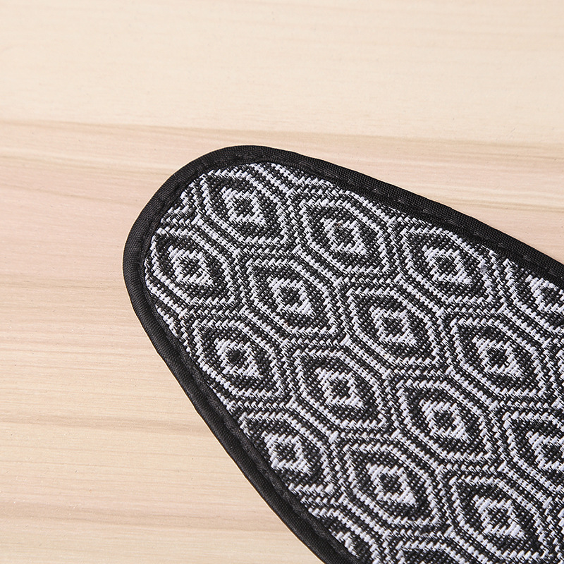 Haoxi Brush insoles deodorize, leave fragrance, absorb sweat, are refreshing and breathable, anti-slip, anti-odor, shock-absorbing and comfortable. Factory direct Application Scenario