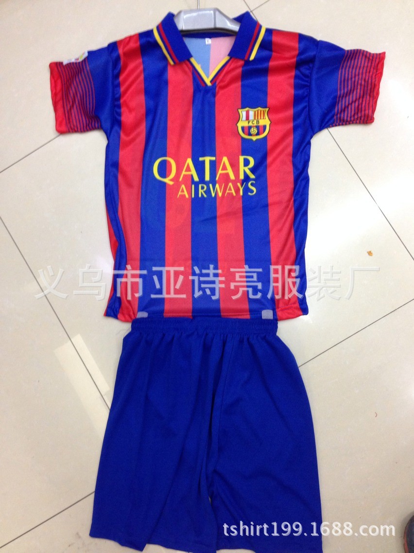 Real Madrid jerseys, Barcelona jerseys, football fans, football enthusiasts, round-neck and V-neck jersey sets Application Scenario