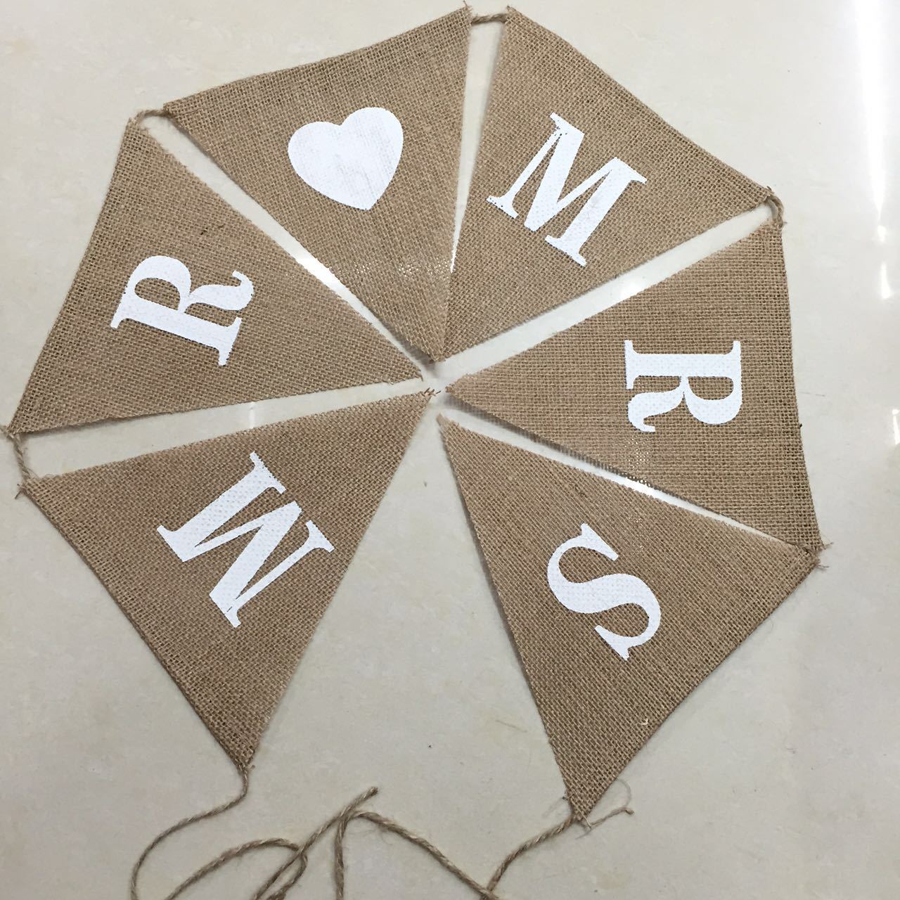 厂家直销 麻布爱心三角旗 派对拉旗 婚庆彩旗 欧美婚礼 MR MRS细节图
