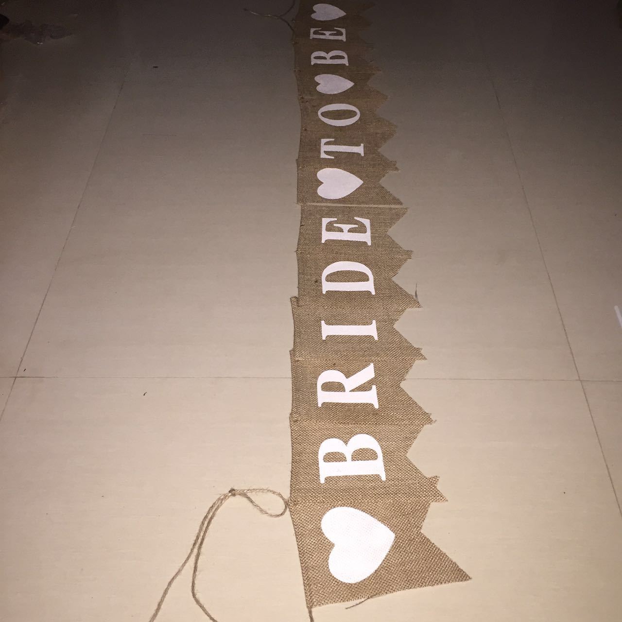 麻布燕尾旗 婚庆派对装饰黄麻三角旗 欧美婚礼装饰 BRIDE TO BE细节图