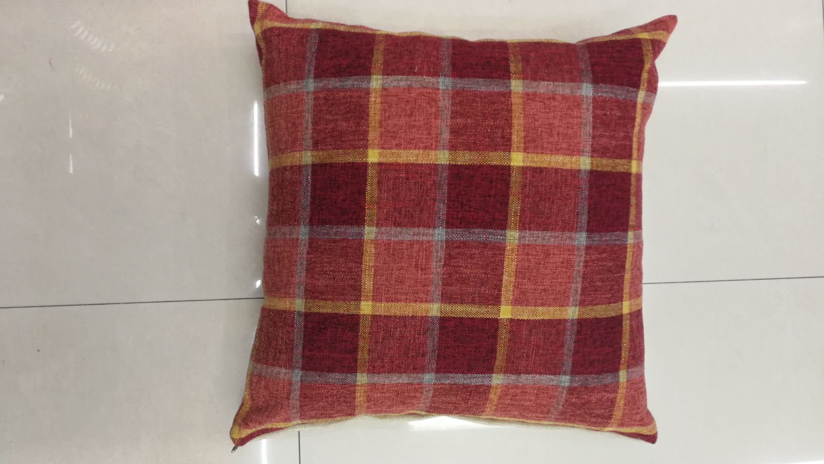 Linen and woolen fabric, fashionable checkered, comfortable car lumbar support pillow cushion cover Application Scenario