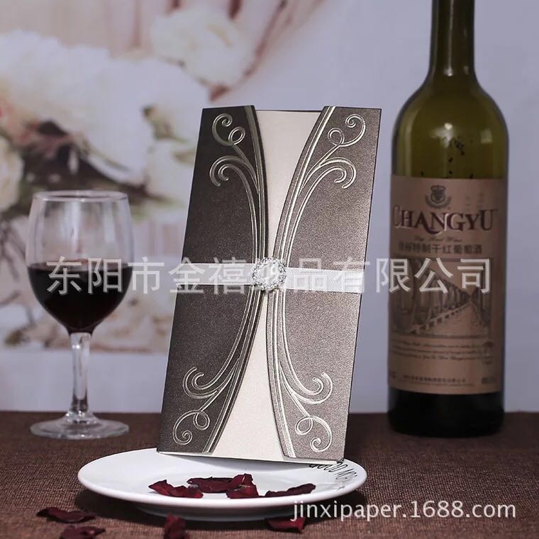 Factory direct sales, customization and wholesale of high-quality wedding invitations and banquet invitations in candy-colored with gold and diamonds Application Scenario