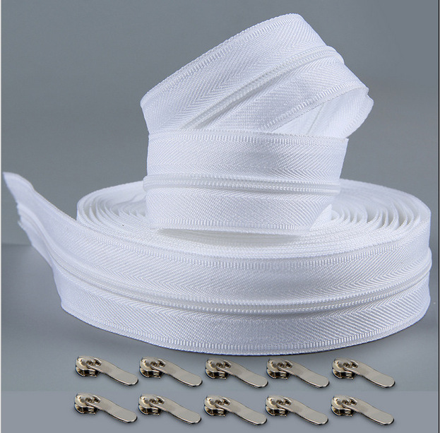 The manufacturer's best-selling luggage zipper 3# 4.2 nylon double-pin zipper comes in a complete range of sizes, colors, and is in stock without breaking details Picture