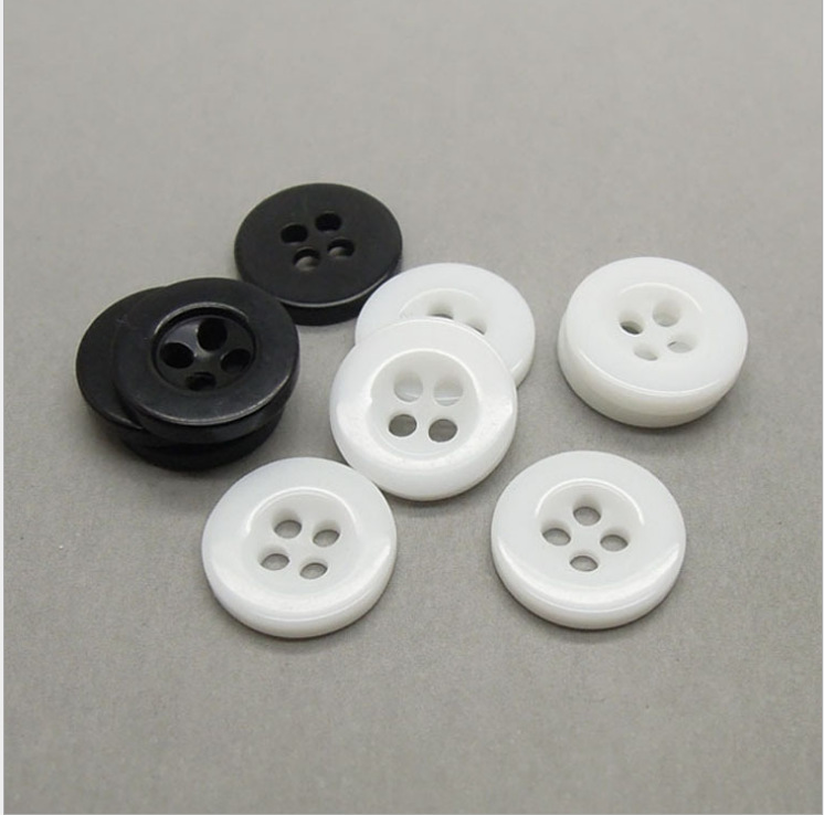 Factory direct sales of buttons wholesale/Children's high-end four-eye resin wide-edge buttons in color/Available in a full range of sizes and colors Application Scenario