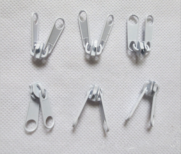 Factory direct sales of No. 5 nylon double-sided zipper pulls/double-piece zipper pulls. All models of this style are in stock Application Scenario